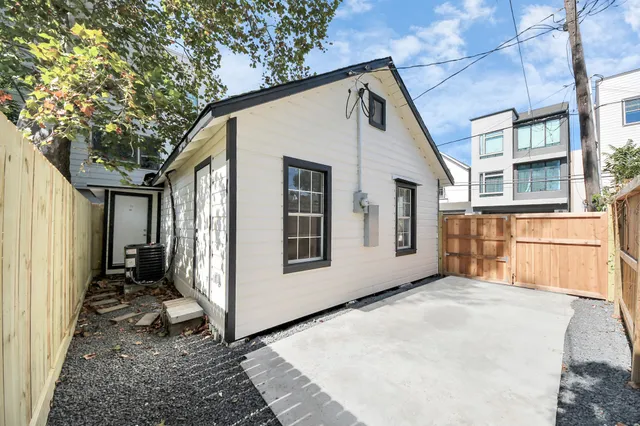 $2,100 | 4215 Eli Street, Houston, TX 77007