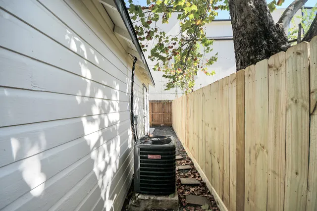 $2,100 | 4215 Eli Street, Houston, TX 77007