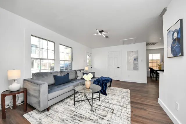 $2,100 | 4215 Eli Street, Houston, TX 77007