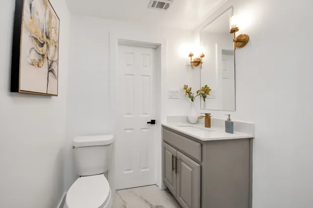 $2,100 | 4215 Eli Street, Houston, TX 77007