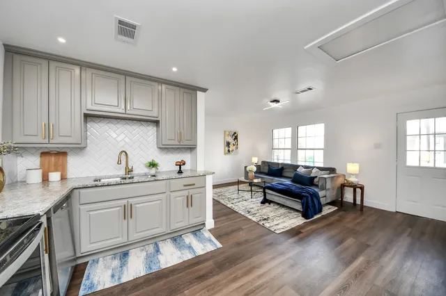 $2,100 | 4215 Eli Street, Houston, TX 77007