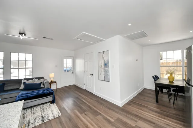 $2,100 | 4215 Eli Street, Houston, TX 77007