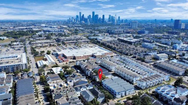 $2,100 | 4215 Eli Street, Houston, TX 77007