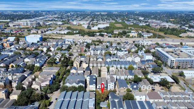 $2,100 | 4215 Eli Street, Houston, TX 77007