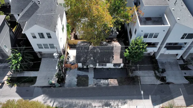 $2,100 | 4215 Eli Street, Houston, TX 77007