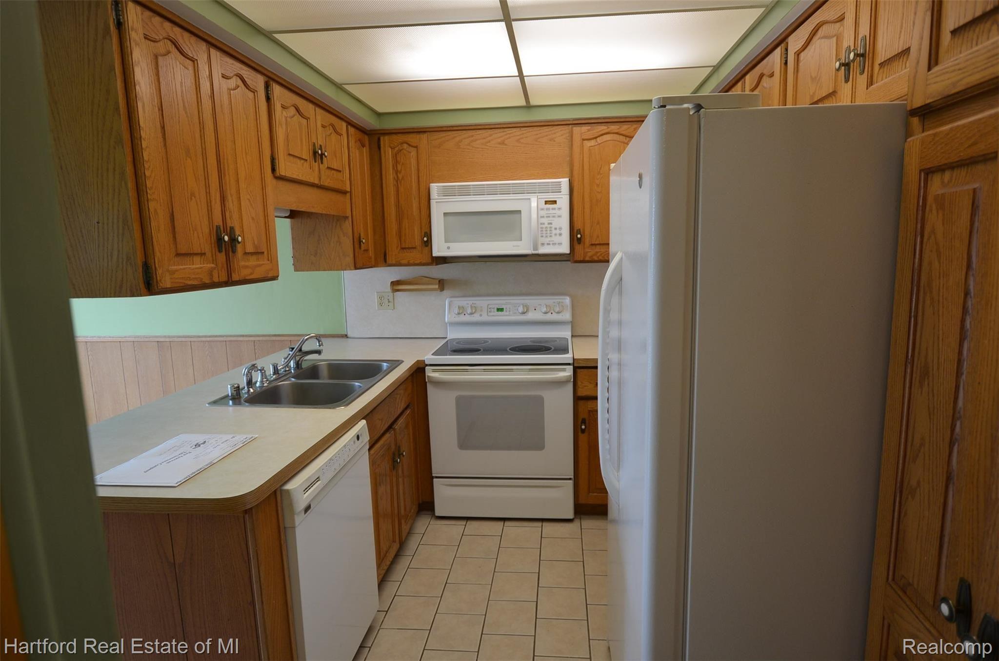 23201 Farmington Road, Unit 32 Farmington, MI 48336 - Photo 7 of 30 DSC_0617.JPG