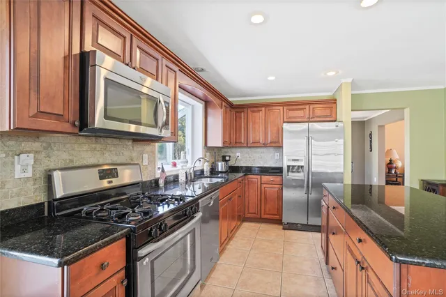 $5,200 | 102 Clinton Street, White Plains, NY 10603