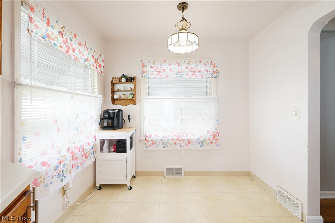 16546 Webster Road Cleveland, OH 44130 - Photo 12 of 30 Gallery Image 12