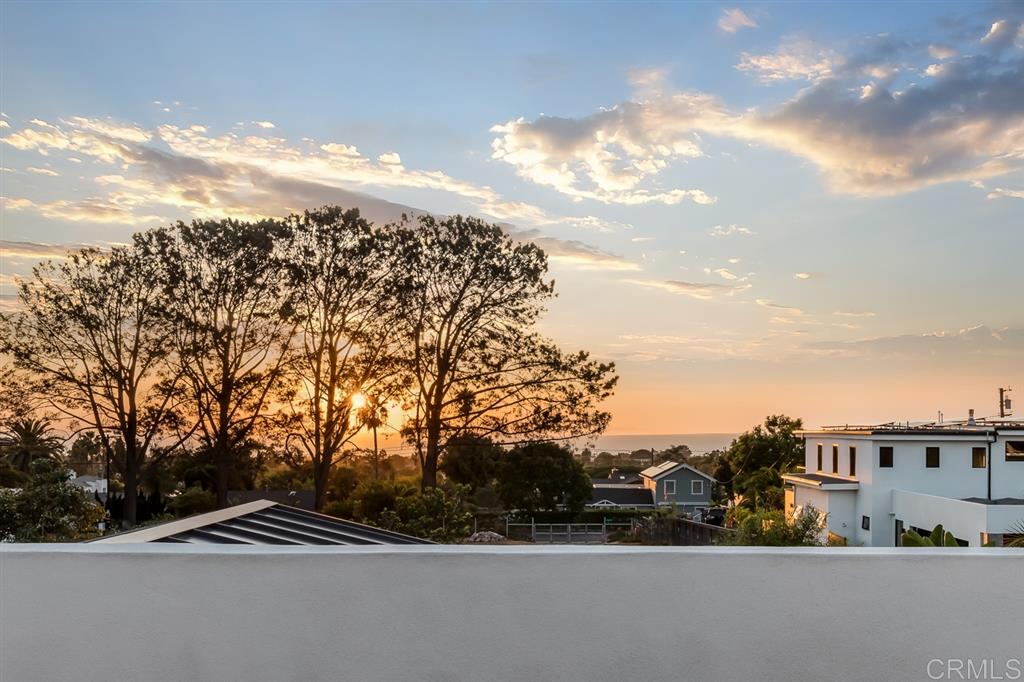 1116 Crest Drive Encinitas, CA 92024 - Photo 11 of 24