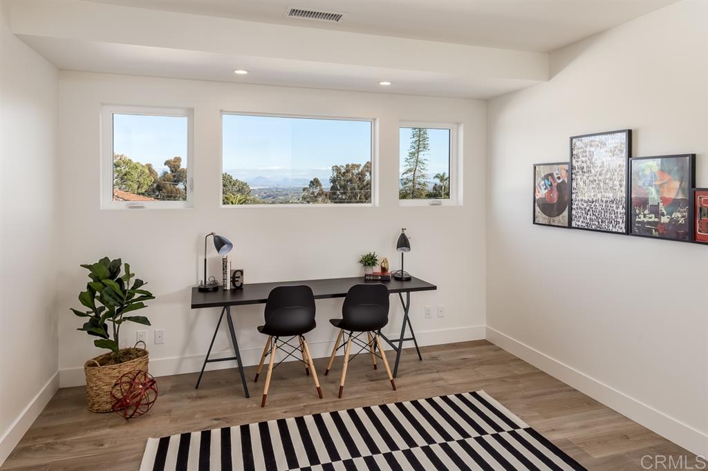 1116 Crest Drive Encinitas, CA 92024 - Photo 12 of 24