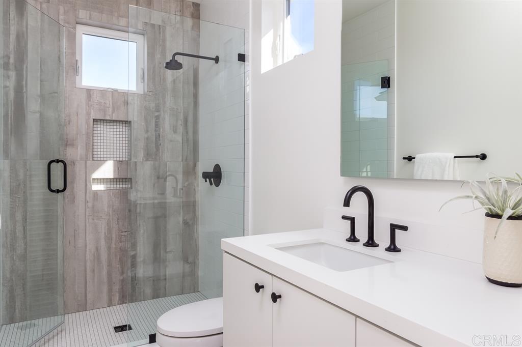 1116 Crest Drive Encinitas, CA 92024 - Photo 14 of 24