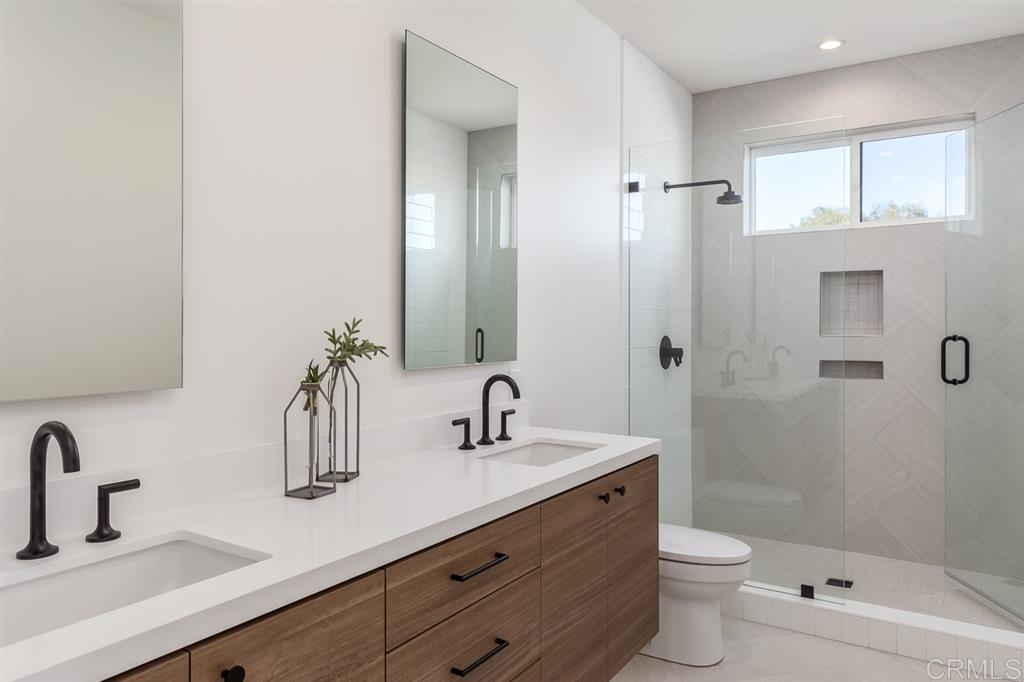 1116 Crest Drive Encinitas, CA 92024 - Photo 15 of 24