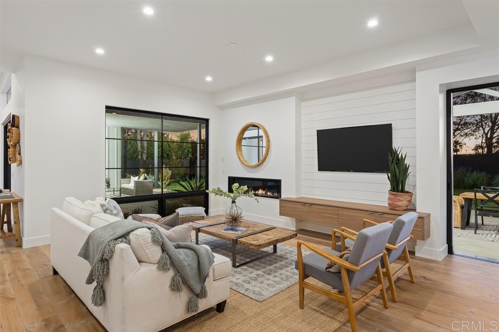 1116 Crest Drive Encinitas, CA 92024 - Photo 3 of 24