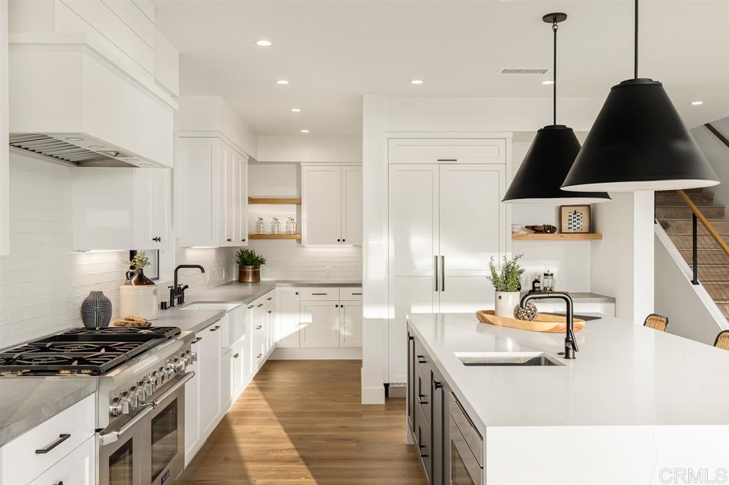 1116 Crest Drive Encinitas, CA 92024 - Photo 4 of 24