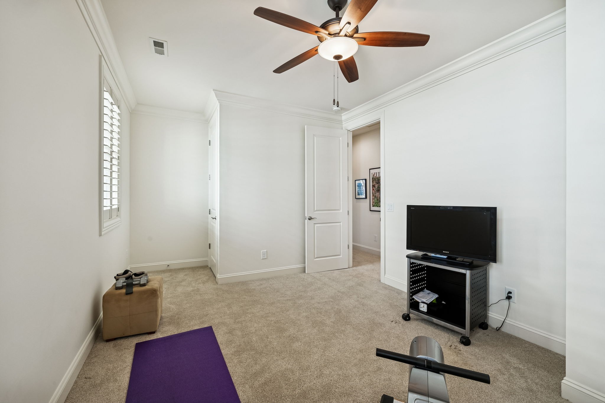 324 Fitzgerald Street Franklin, TN 37064 - Photo 22 of 28 a living room with furniture and a flat screen tv