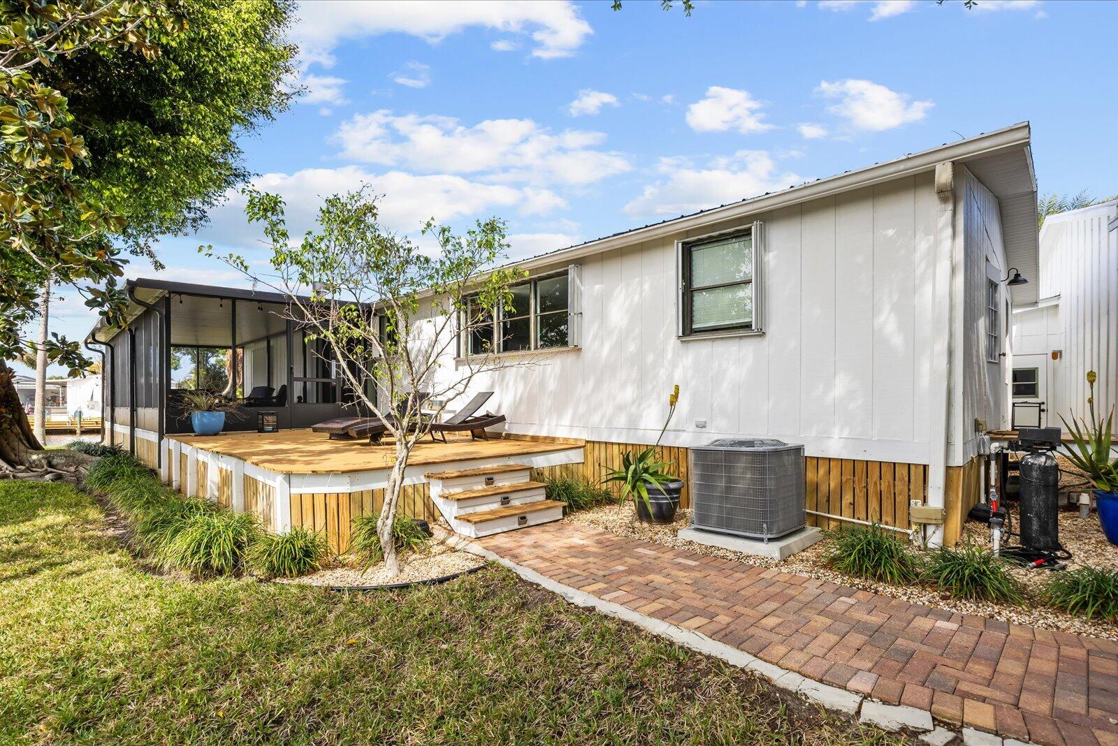 7918 Southeast Paradise Court Stuart, FL 34997 - Photo 17 of 29 31-par in-4
