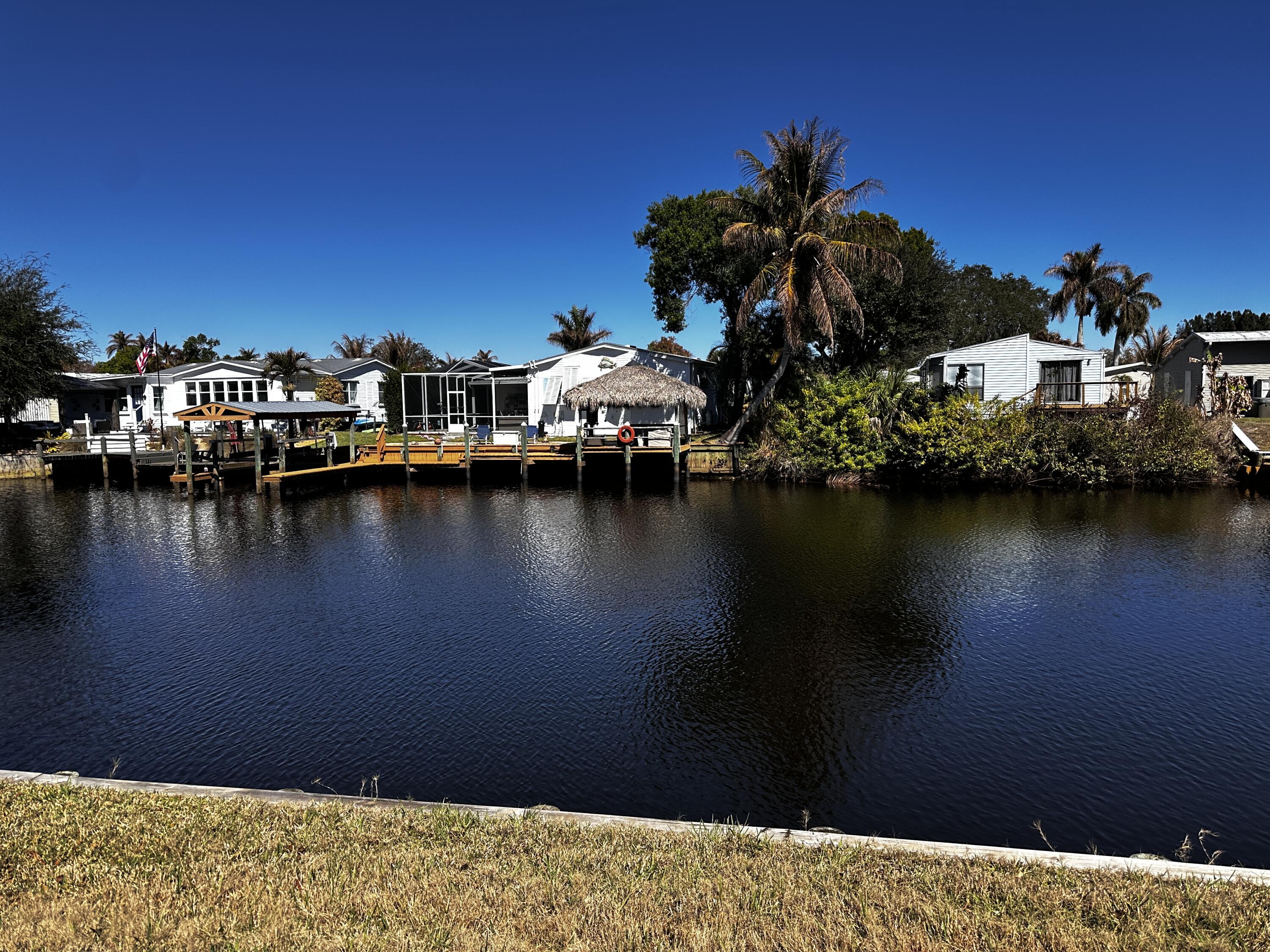 7918 Southeast Paradise Court Stuart, FL 34997 - Photo 3 of 29 IMG_2992