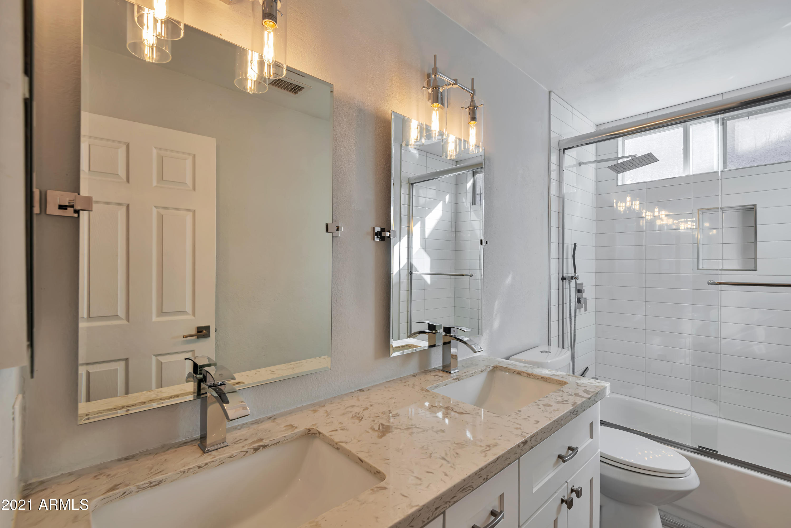 4536 East Rowel Road Phoenix, AZ 85050 - Photo 21 of 29 Hall bathroom