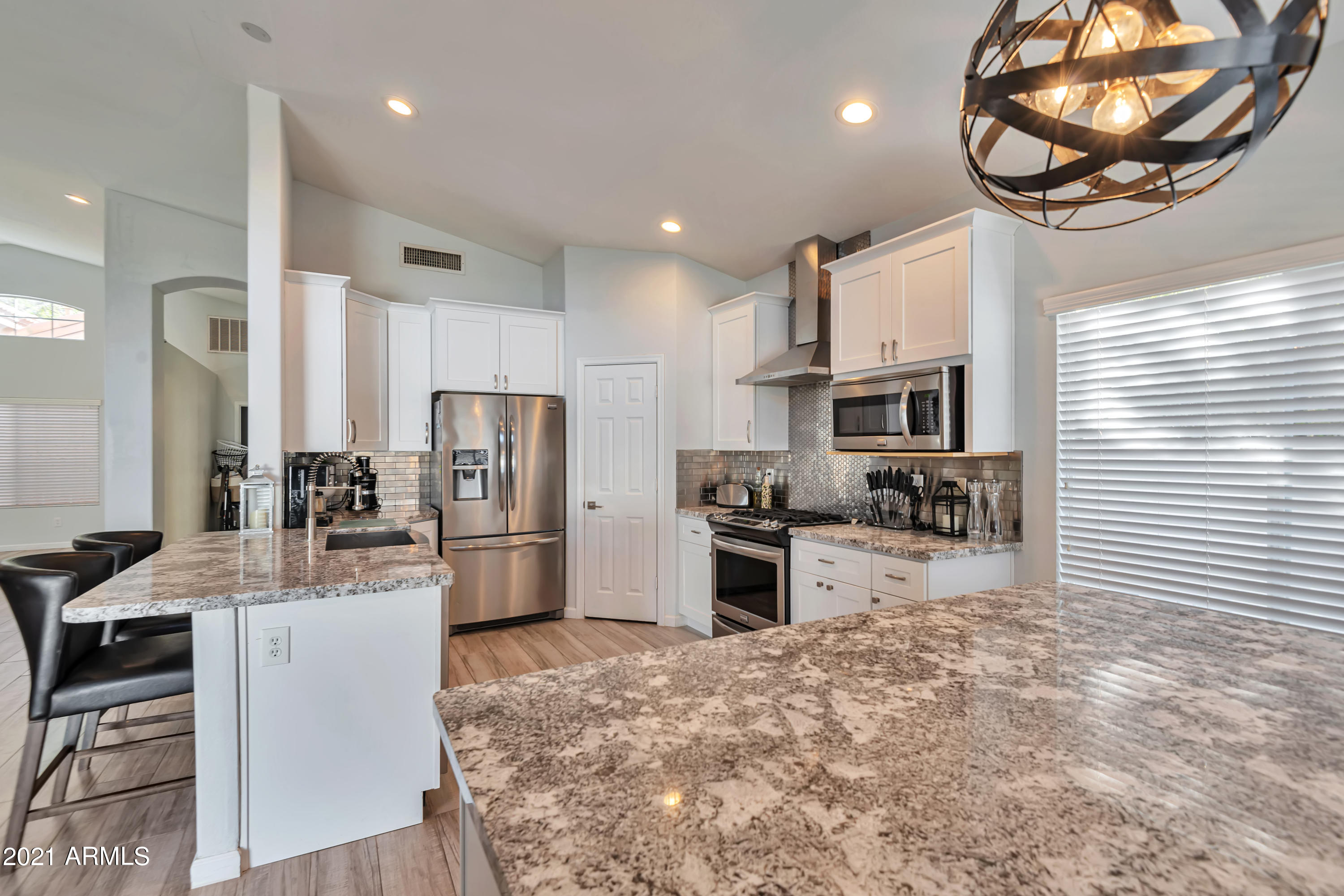 4536 East Rowel Road Phoenix, AZ 85050 - Photo 7 of 29 Kitchen