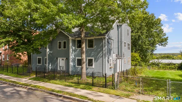 $2,500 | 272 Bellevue Street, Hartford, CT 06120