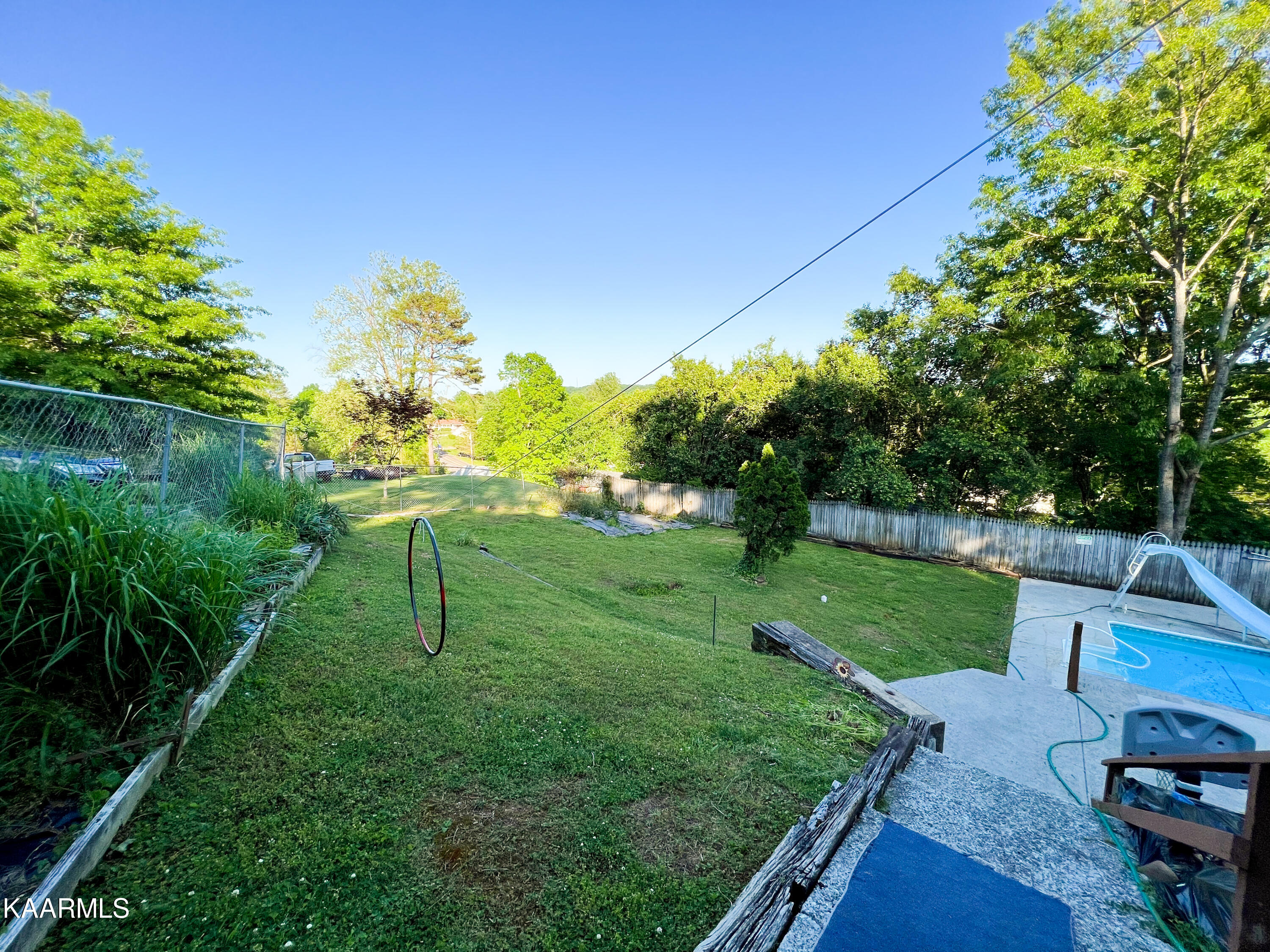 105 Middlebury Road Oak Ridge, TN 37830 - Photo 15 of 18 Side Yard