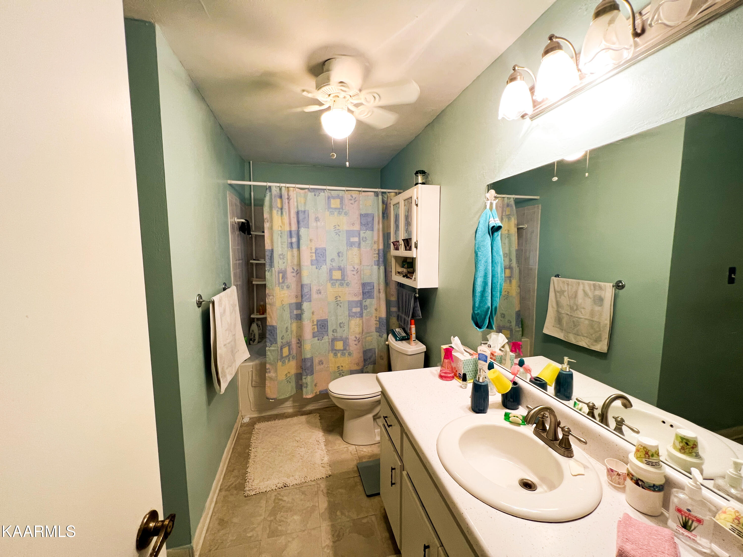105 Middlebury Road Oak Ridge, TN 37830 - Photo 5 of 18 Hall Bathroom