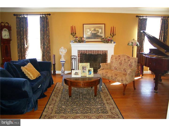 1260 South Gate Road West Chester, PA 19382 - Photo 3 of 22 Living Room