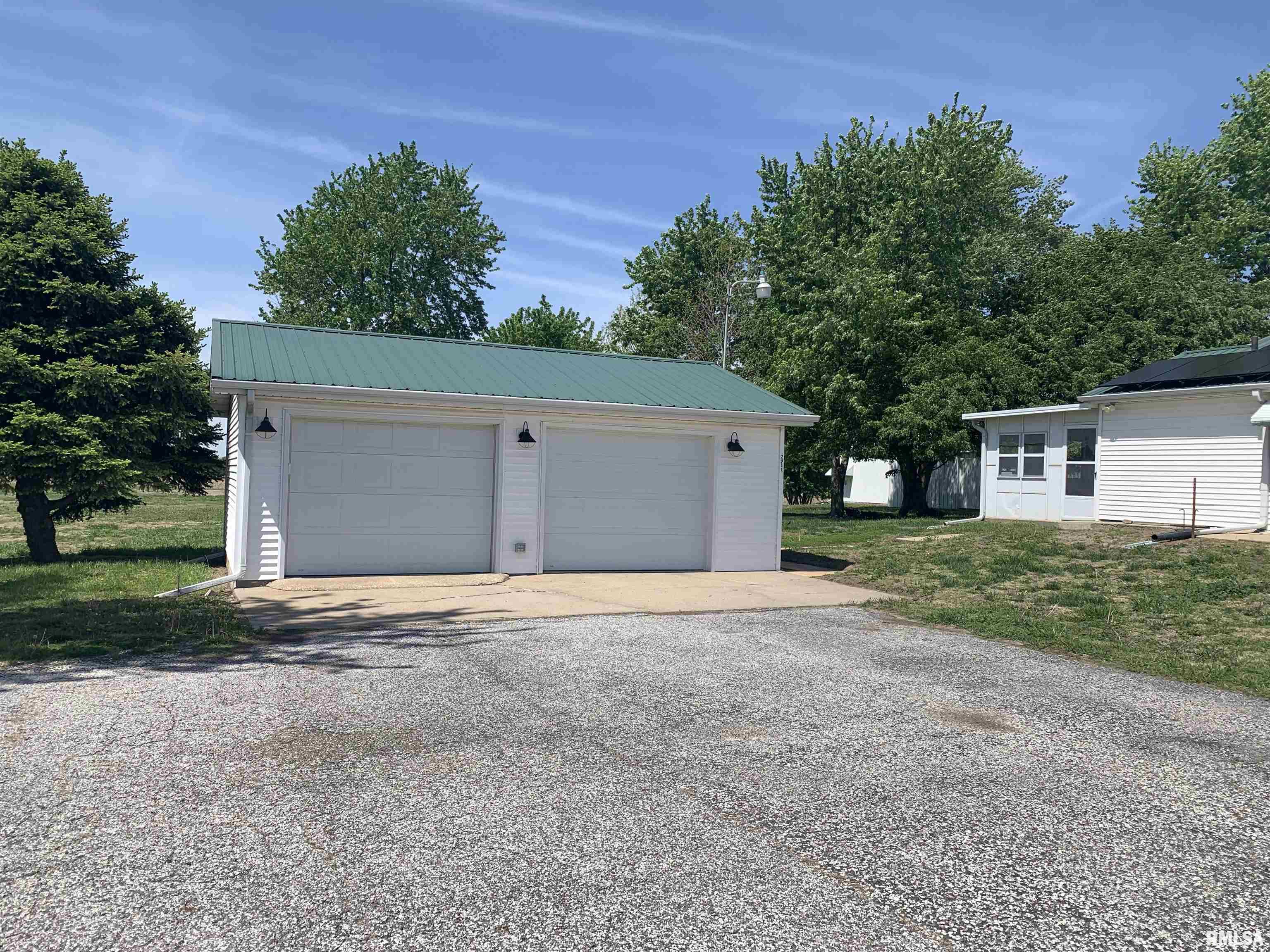 2911 Highway 96 Sutter, IL 62373 - Photo 2 of 24