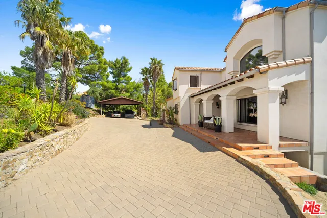 $2,850,000 | 24798 Brown Latigo Street, Malibu, CA 90265