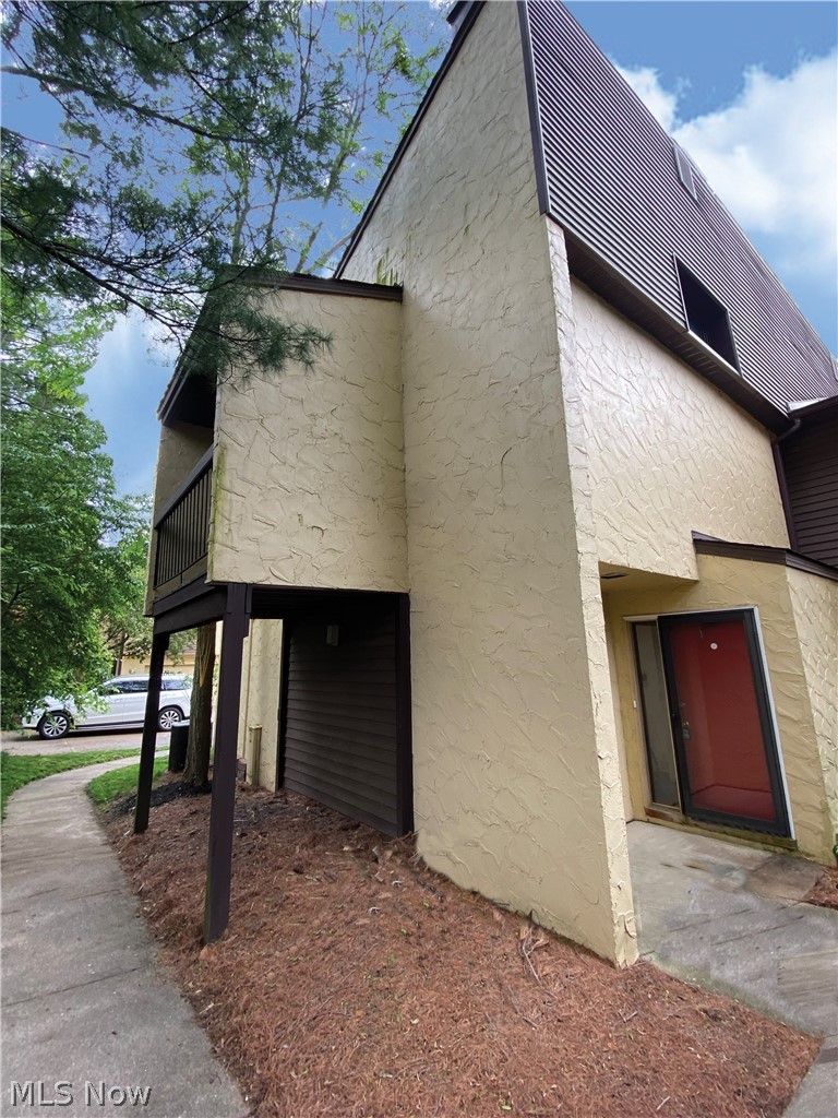 471 Hampton Ridge Drive Akron, OH 44313 - Photo 2 of 16 Gallery Image 2