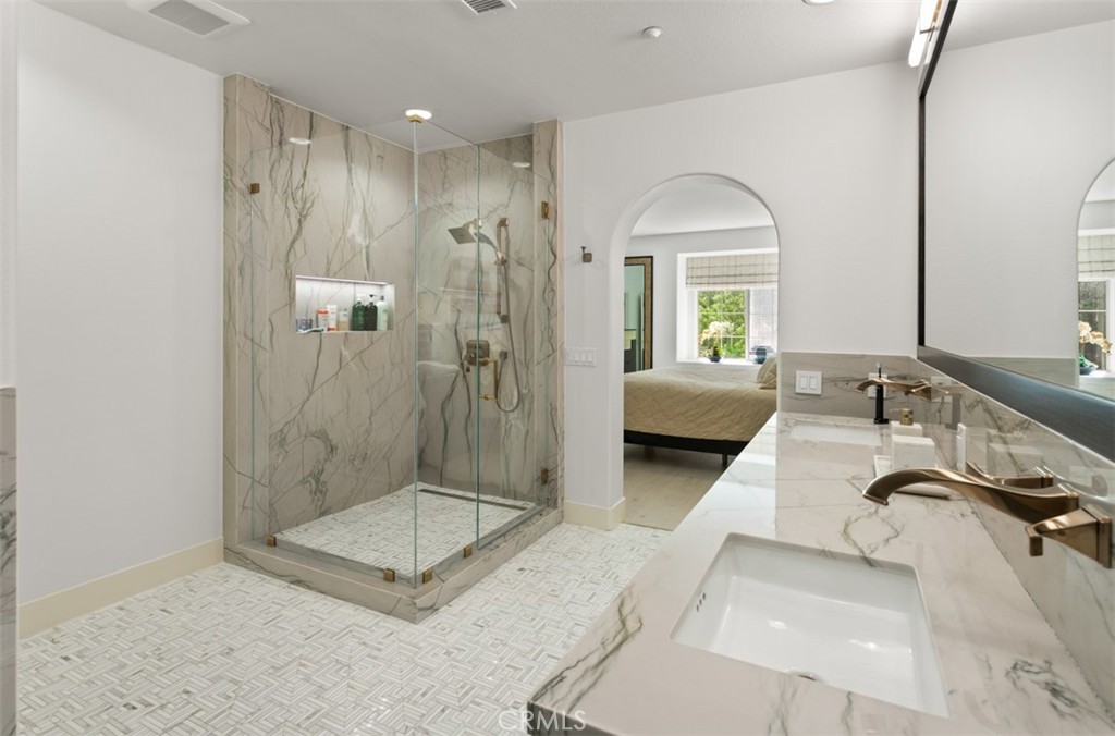 14 Altino Newport Coast, CA 92657 - Photo 22 of 31 Primary Bathroom