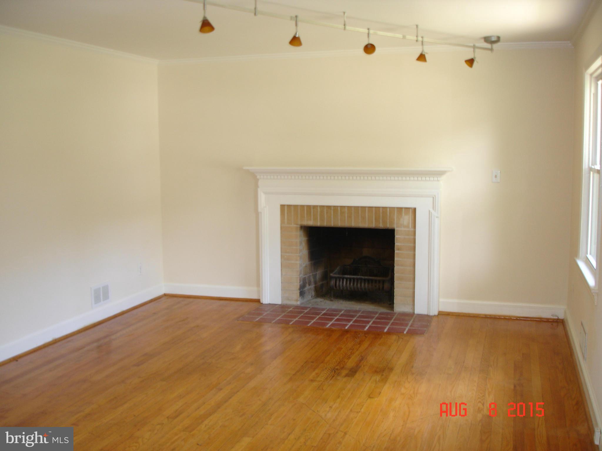 7112 Kempton Road Lanham, MD 20706 - Photo 6 of 17 Living Room