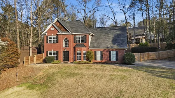 a view of a house with a yard