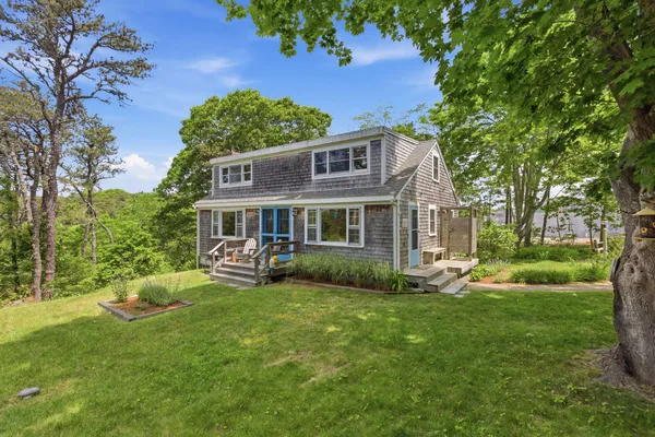 $1,100,000 | 21 Town Hall Road, Truro, MA 02666
