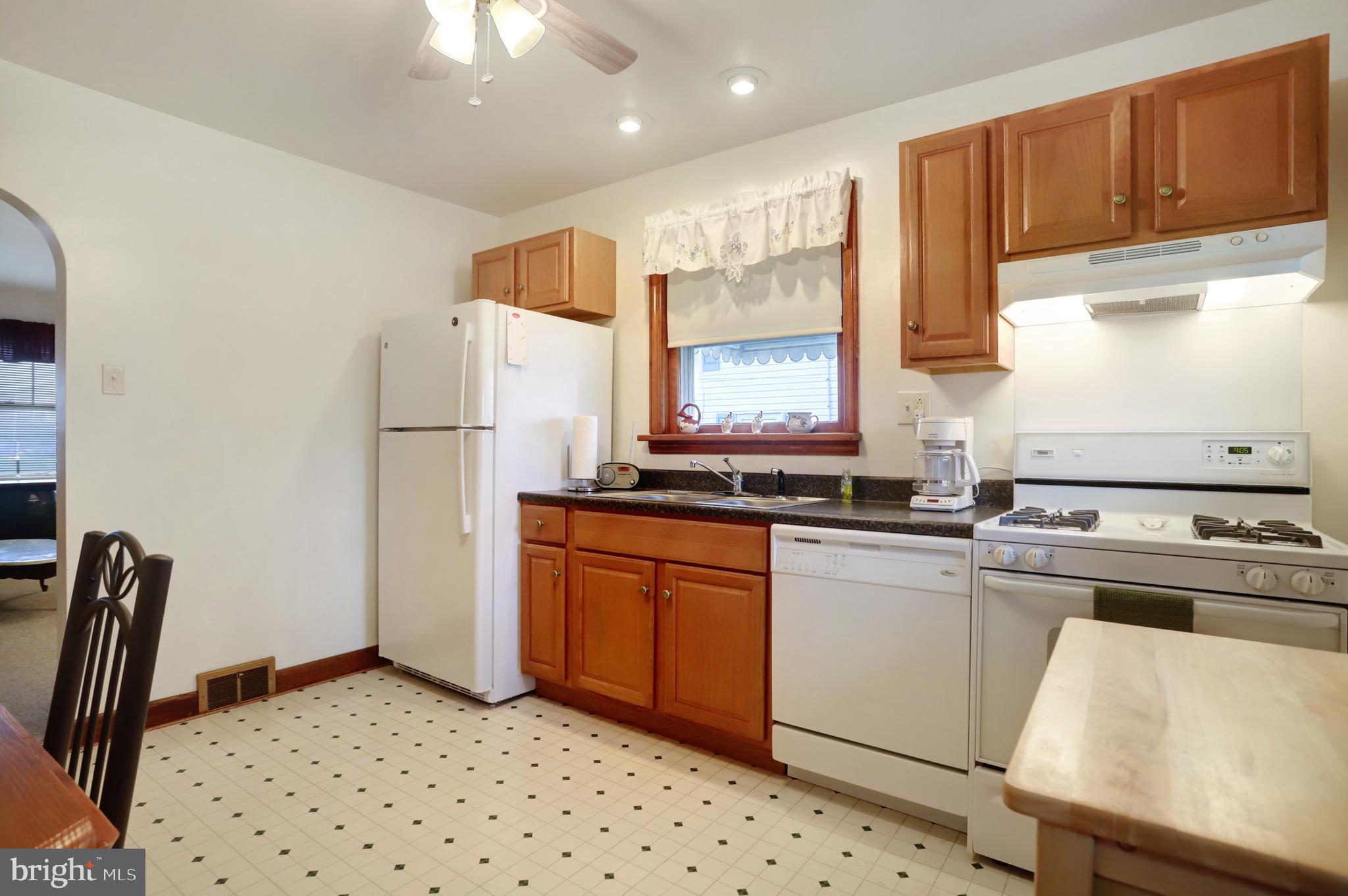 810 Park Road Hagerstown, MD 21740 - Photo 17 of 32 All appliances are included.