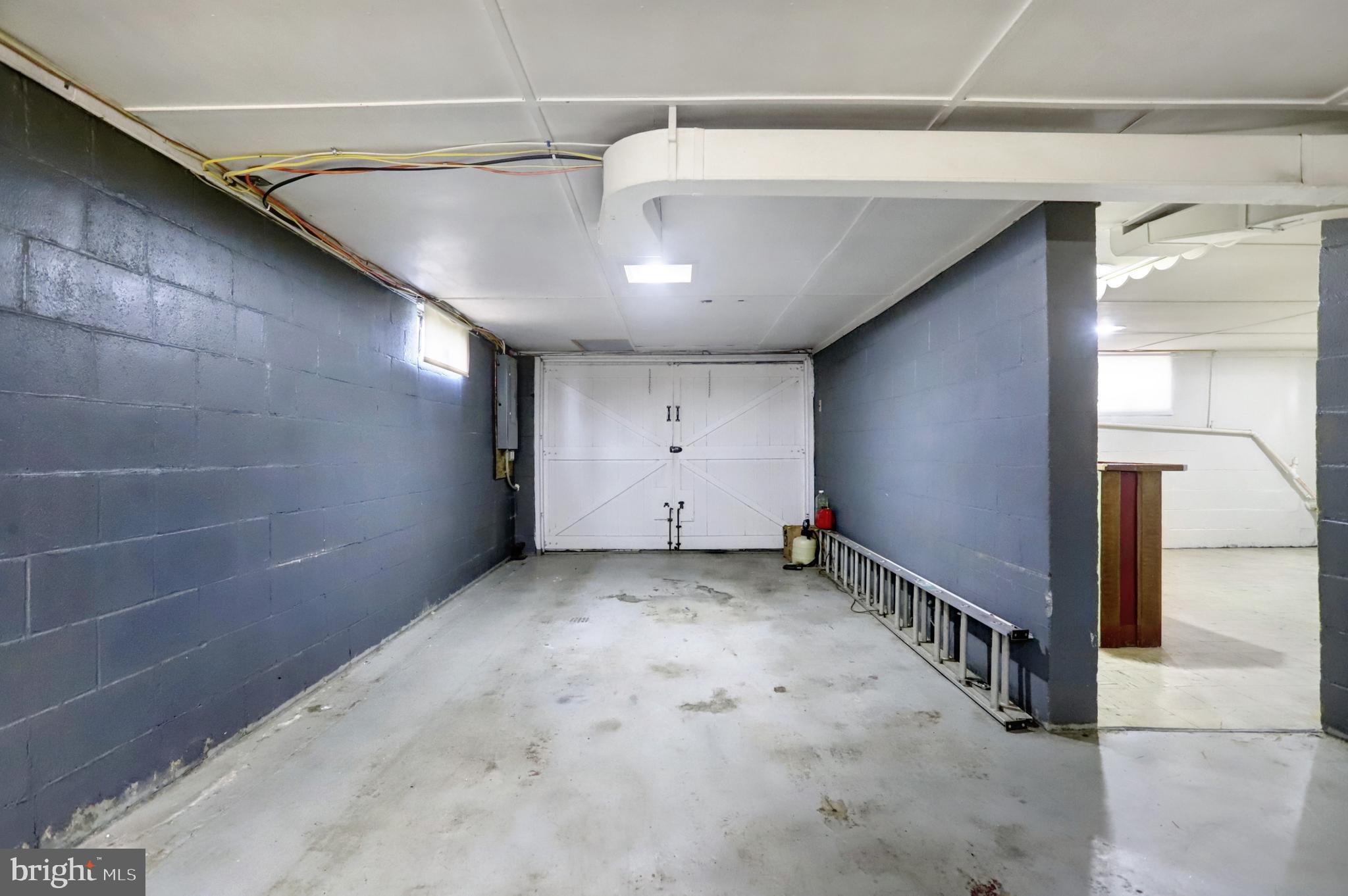 810 Park Road Hagerstown, MD 21740 - Photo 31 of 32 Attached and heated single car garage.