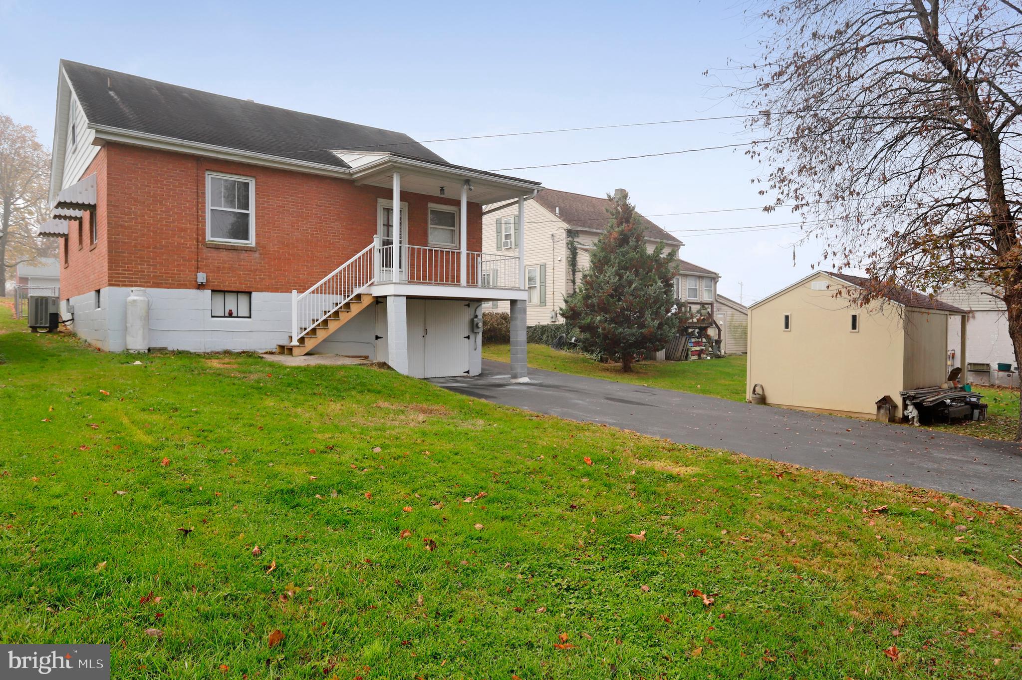 810 Park Road Hagerstown, MD 21740 - Photo 6 of 32 Plenty of parking.
