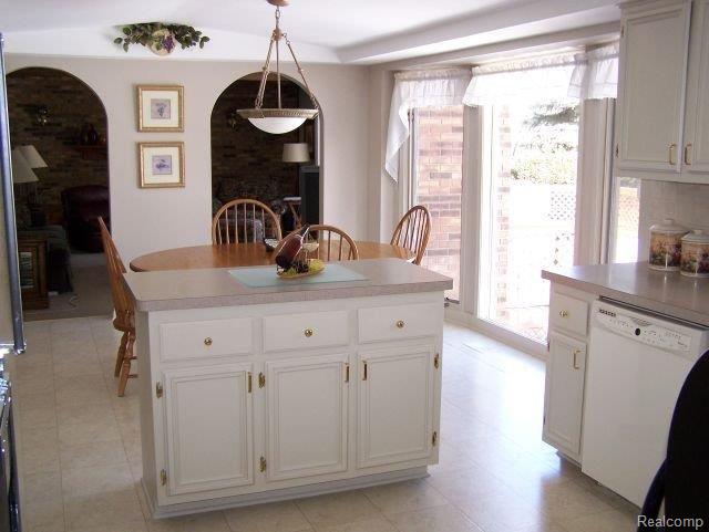 440 Shellbourne Drive Rochester, MI 48309 - Photo 5 of 12 100_2952