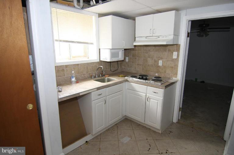 7819 Signal Hill Road Manassas, VA 20111 - Photo 17 of 22 Lower Level Kitchenette
