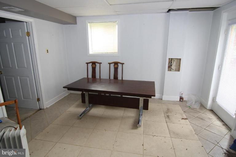 7819 Signal Hill Road Manassas, VA 20111 - Photo 18 of 22 Lower Level Dining Area
