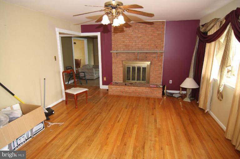 7819 Signal Hill Road Manassas, VA 20111 - Photo 3 of 22 Living Room