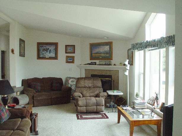 553850 Bassett Road Adin, CA 96006 - Photo 8 of 10 living room