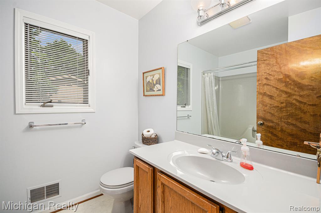 3531 East Commerce Road Commerce Township, MI 48382 - Photo 20 of 30