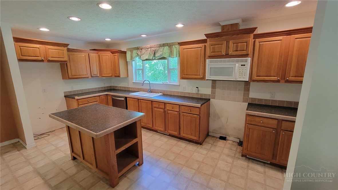 737 Lower Crab Orchard Road Banner Elk, NC 28604 - Photo 4 of 14