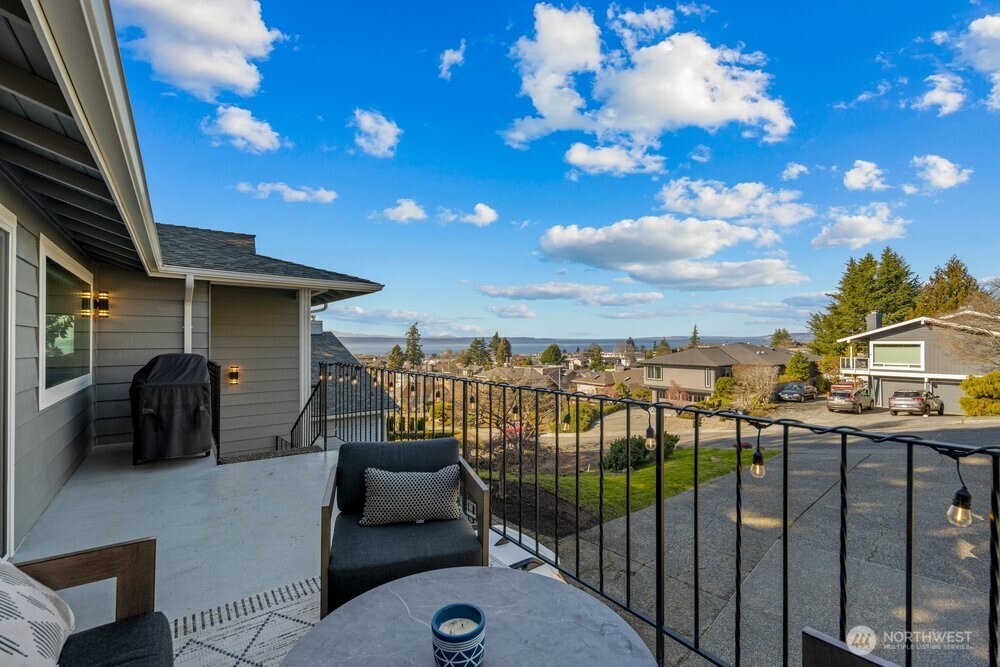 712 Alder Street Edmonds, WA 98020 - Photo 2 of 38