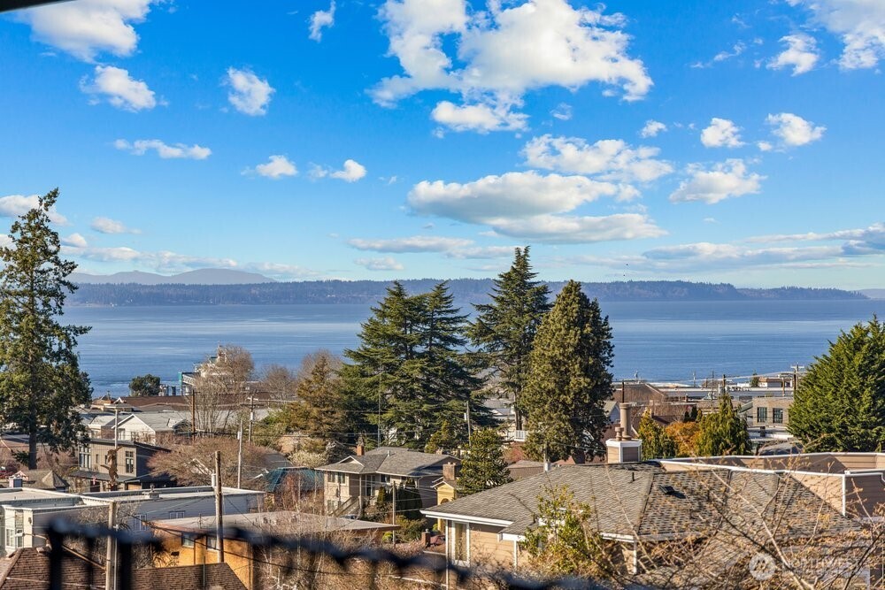 712 Alder Street Edmonds, WA 98020 - Photo 3 of 38