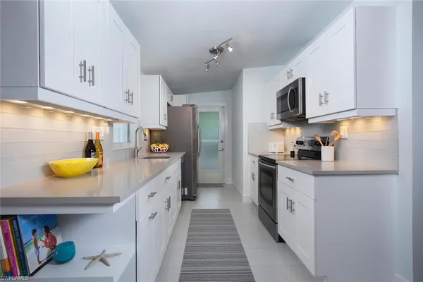 a kitchen with stainless steel appliances granite countertop a lot of counter top space and cabinets