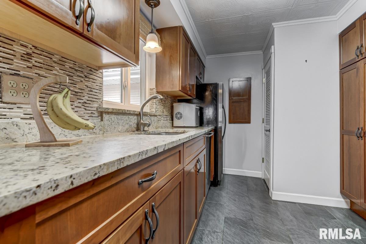 908 Flossmore Drive Springfield, IL 62711 - Photo 9 of 40 Gallery Image 9