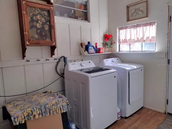 a view of a house with backyard and trees