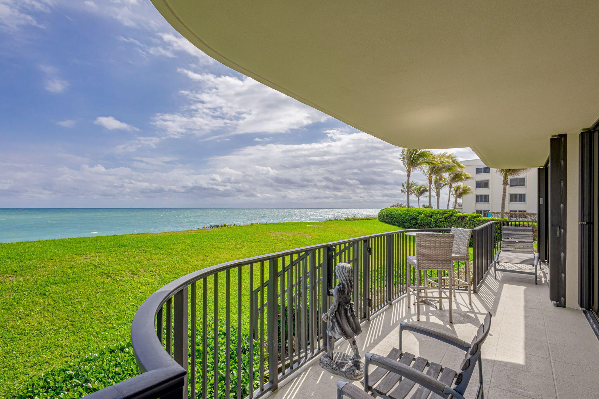 400 South Beach Road, Unit 103 Tequesta, FL 33469 - Photo 31 of 60 Living Room Terrace